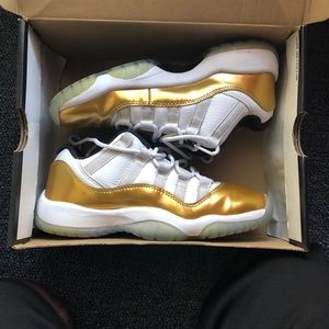 Air Jordan 11 low top